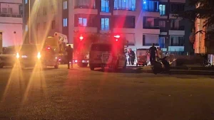 Çankırı’da itfaiye ve polis ekiplerinin sevk edildiği apartman önü