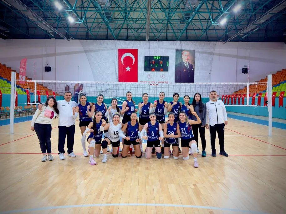 Elazığ Belediyespor Kadın Voleybol Takımı Zirvedeki Yerini Sağlamlaştırdı