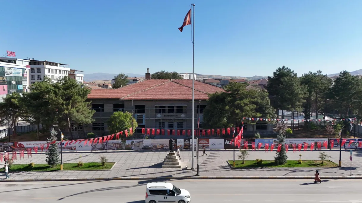 Elazığ’ın Tarihi Öğretmenevi Yeniden Hayat Buluyor